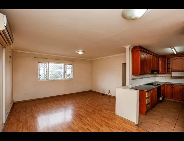 2 BEDROOM FLAT FOR SALE IN OVERPORT